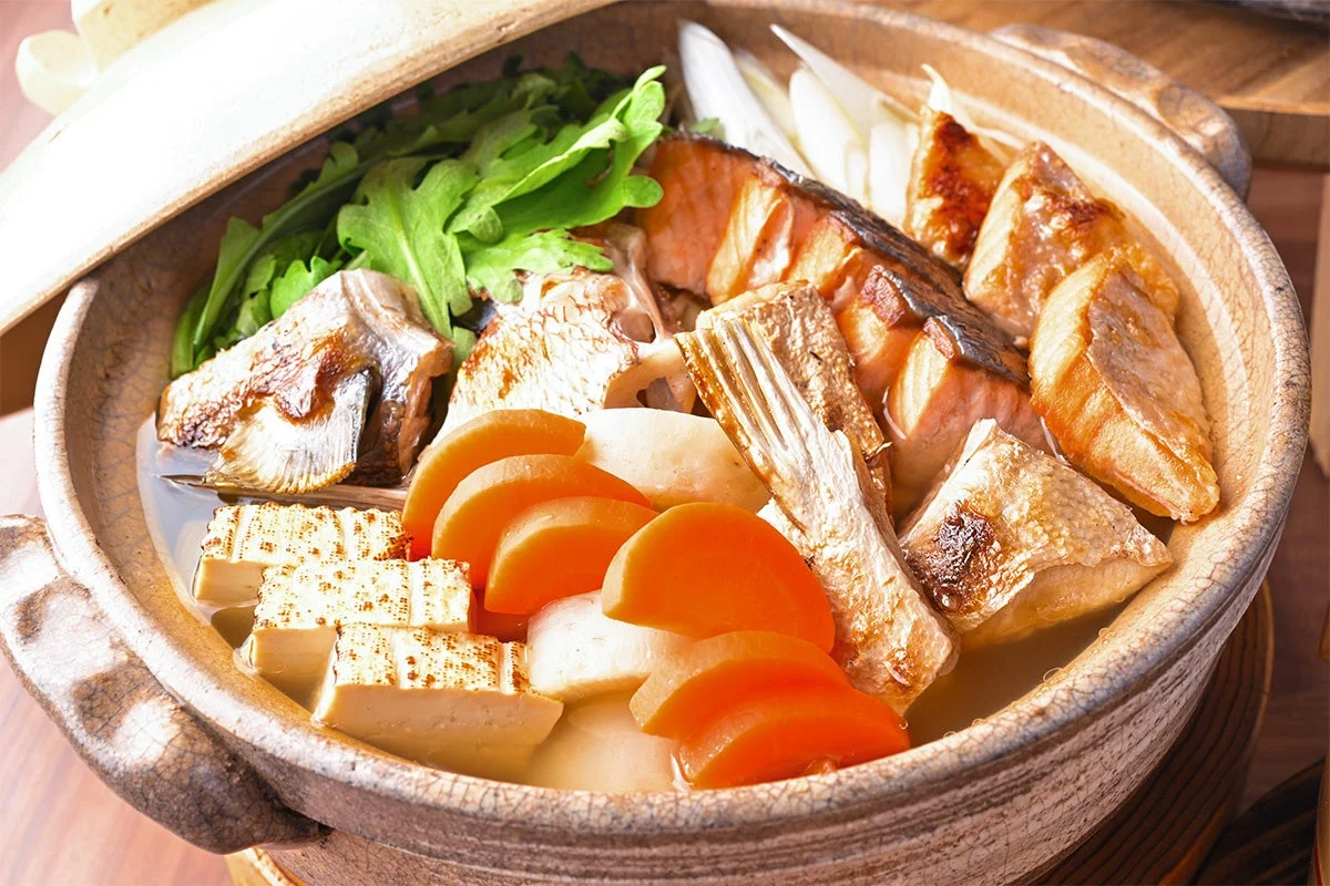 土鍋に盛り付けられた石狩汁