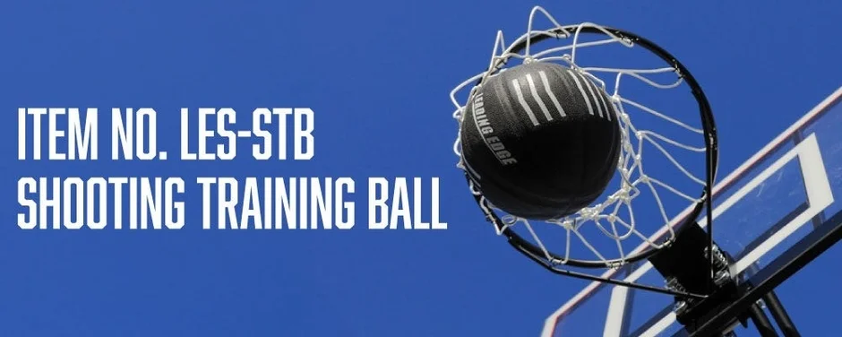 シュートトレーニングボールがゴールを通過する様子