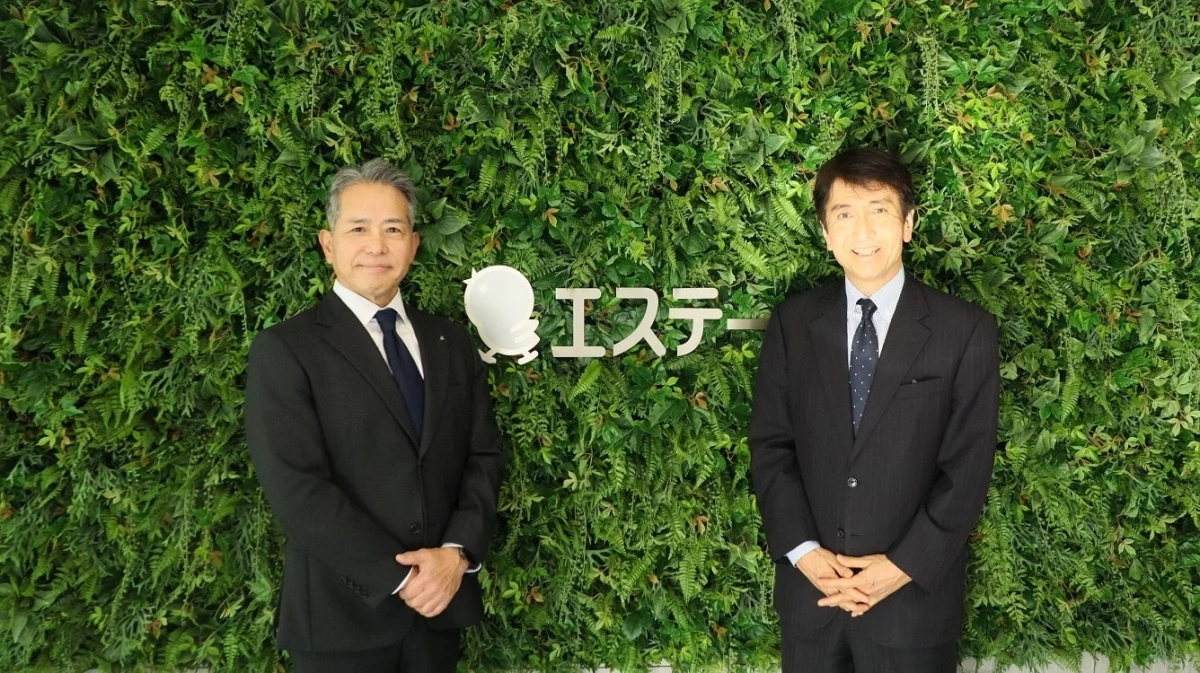 エステー株式会社のロゴと社員