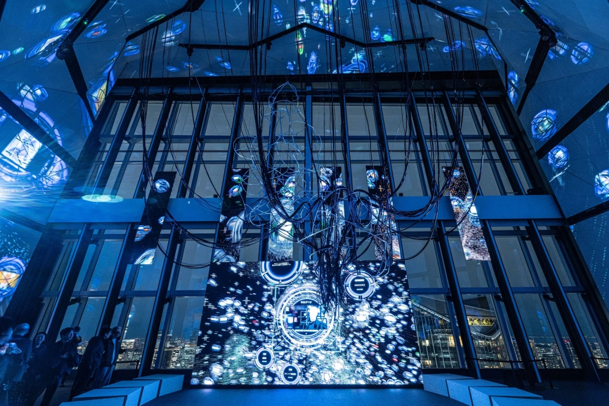 電脳空間を想起させる展示