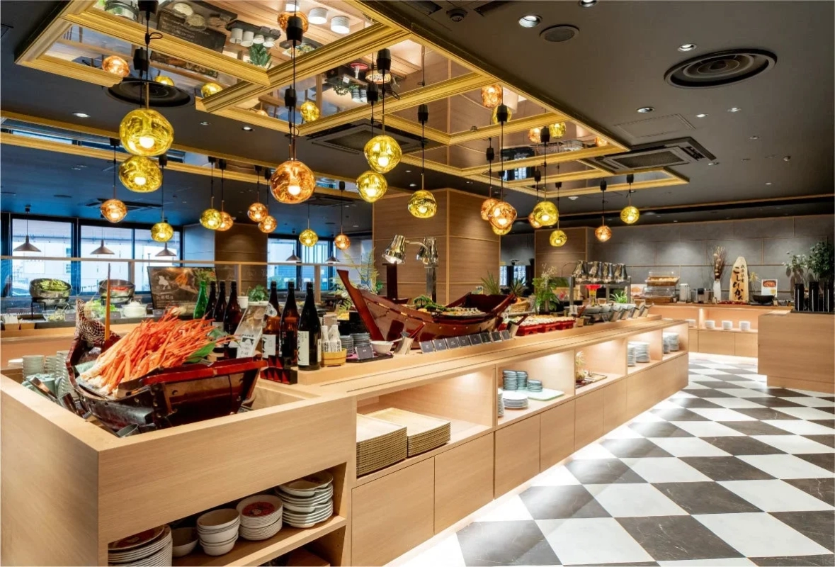 モダンな雰囲気のビュッフェレストラン内観