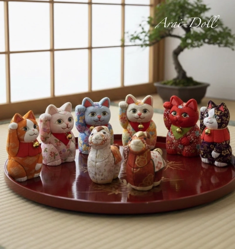 招き猫と馬の置物