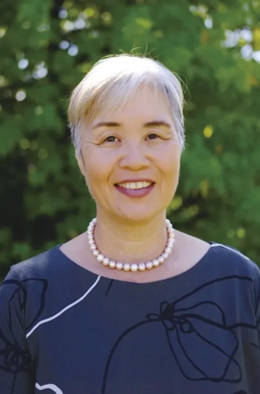 訳者 リヒテルズ直子