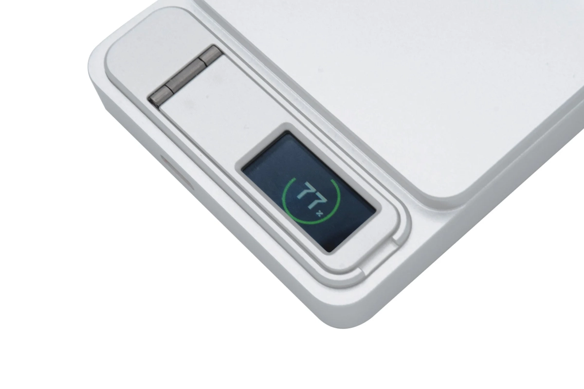 Element Metal Power Bank 8000のディスプレイ表示