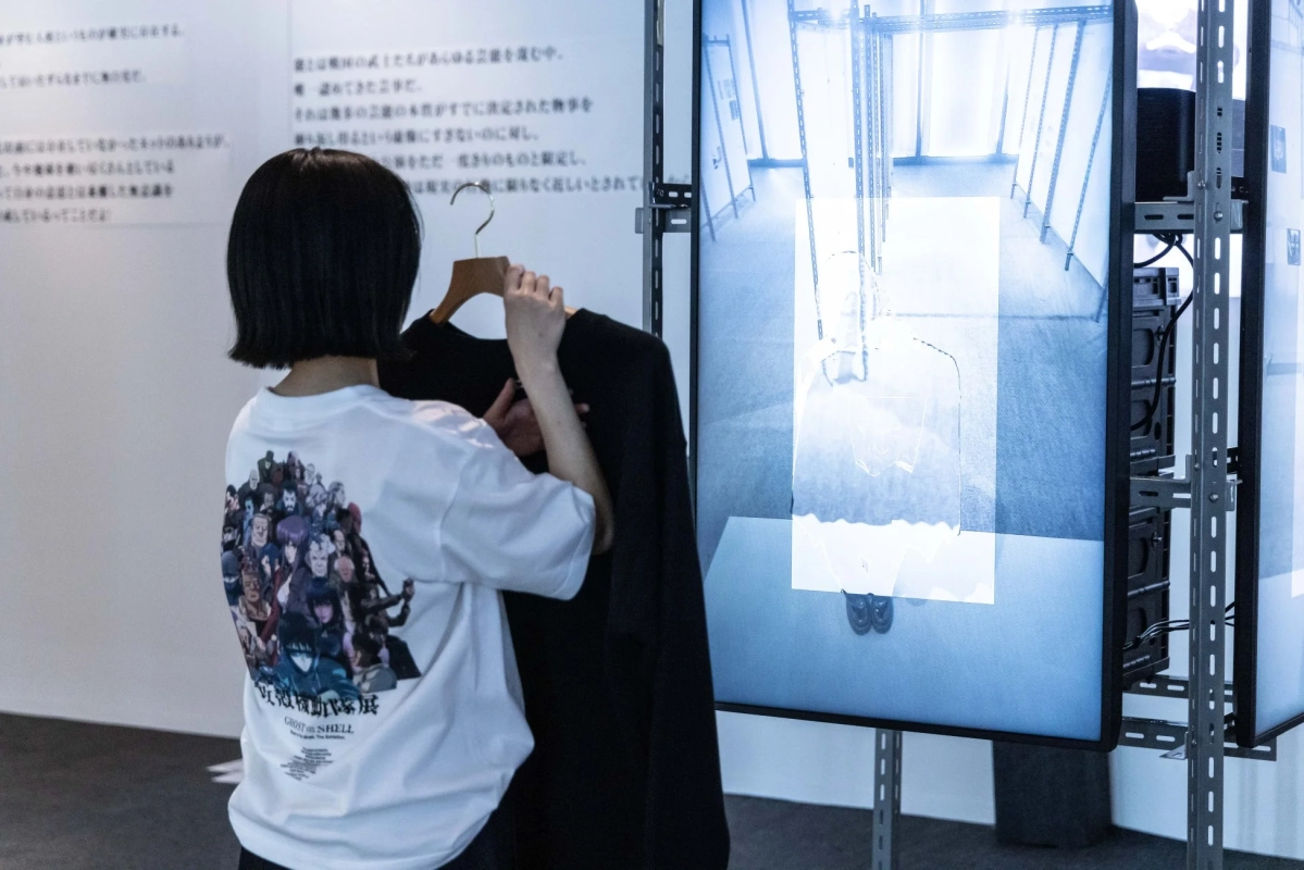 AI監視社会のカモフラージュ別アングル