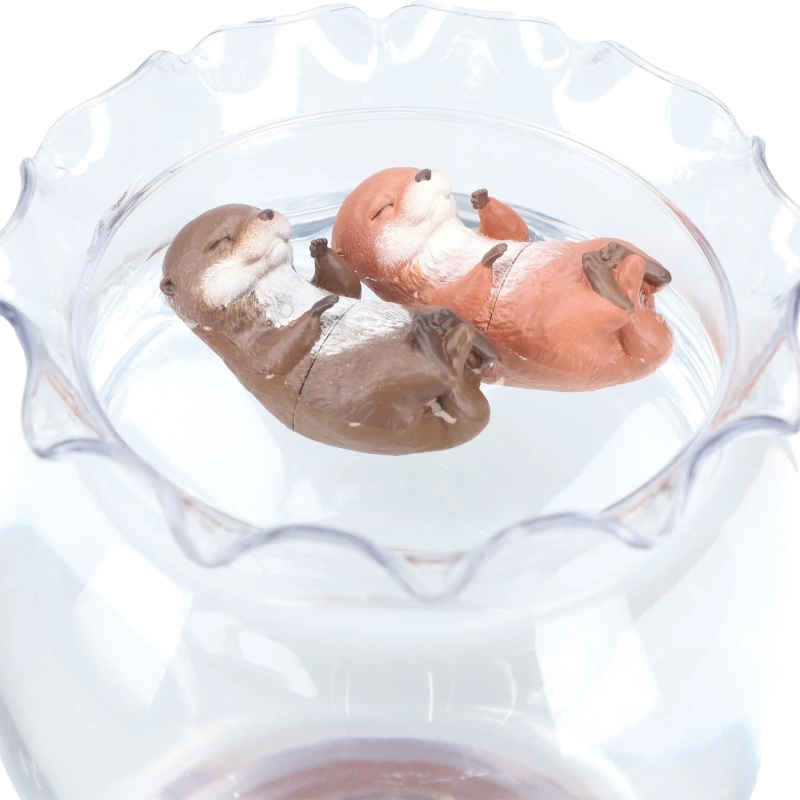 水面に浮かぶすやすやベビウソ