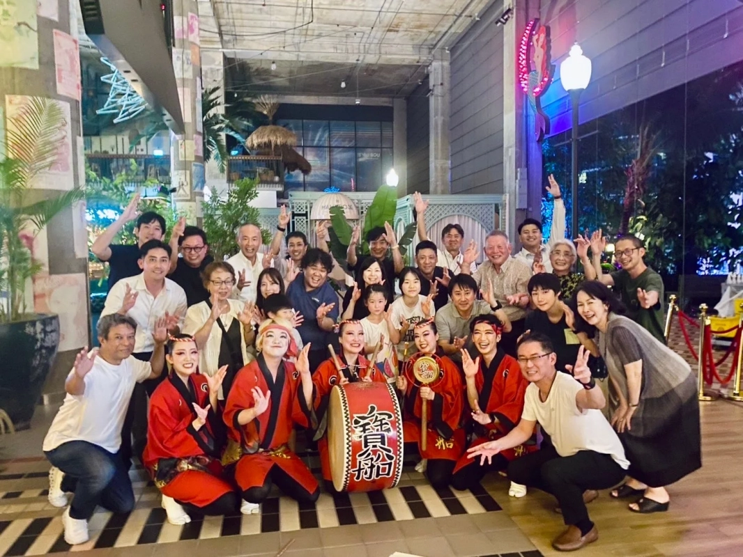 集合写真、グループ、和服、太鼓、イベント、笑顔