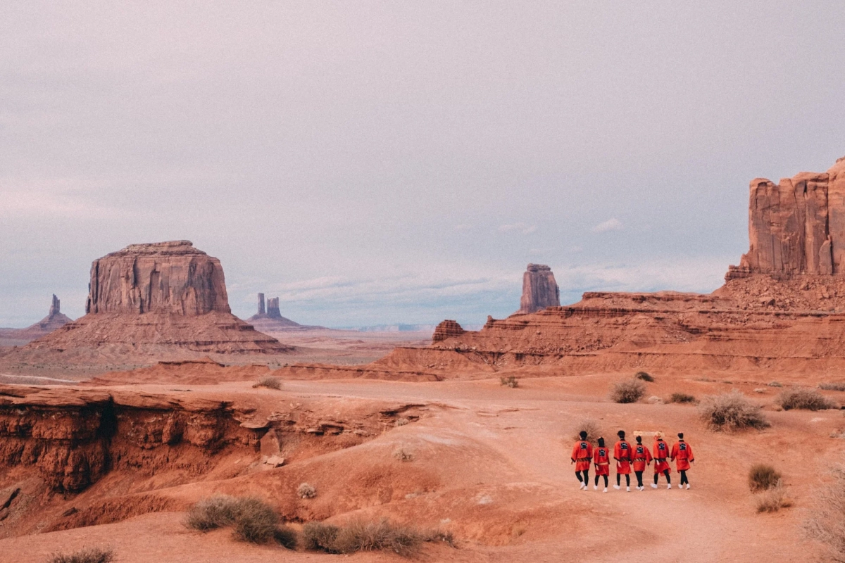 砂漠、モニュメントバレー、岩山、自然、旅行、人物
