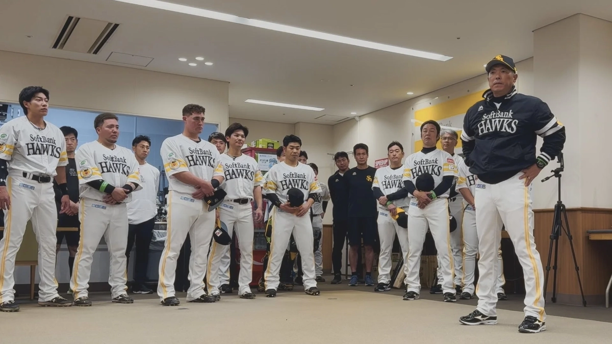 選手集合写真、ミーティング風景