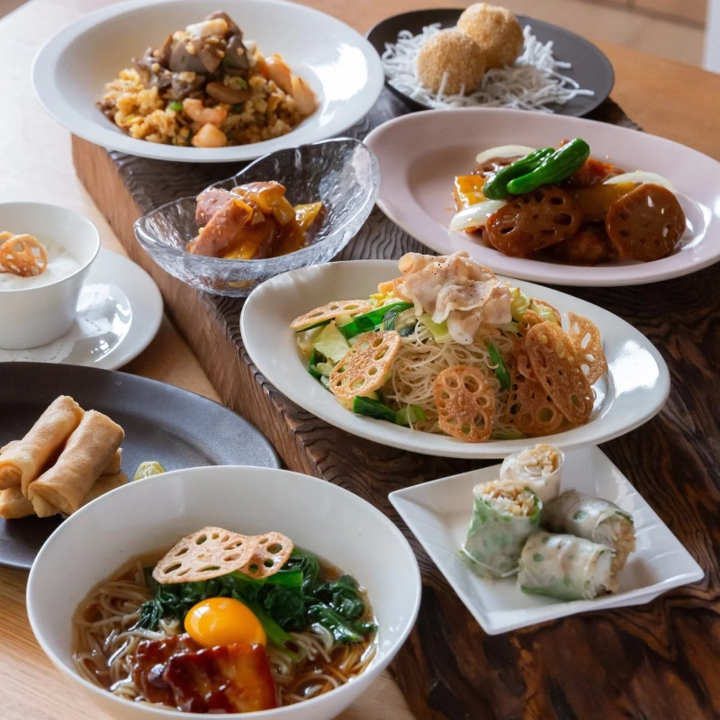 中華料理が並んだテーブル