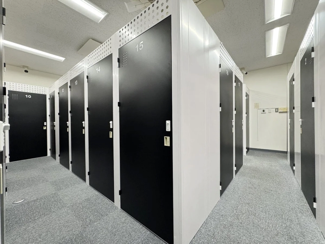 トランクルーム内の通路