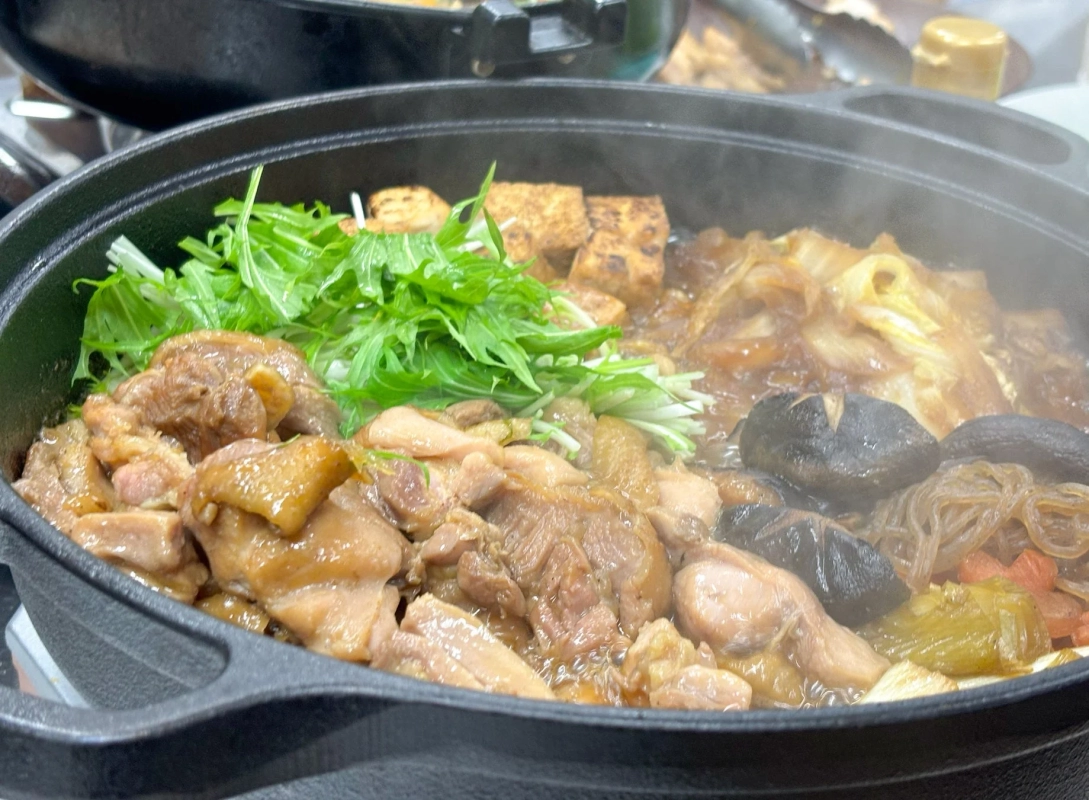 鶏すき焼きの鍋