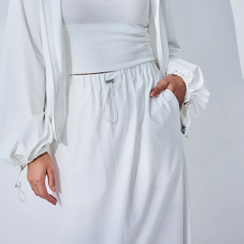白いカジュアルウェアのクローズアップ