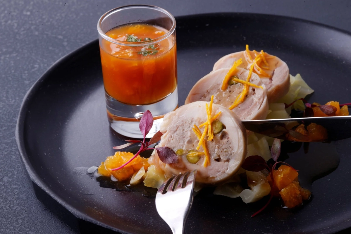 冠地鶏のガランティーヌ