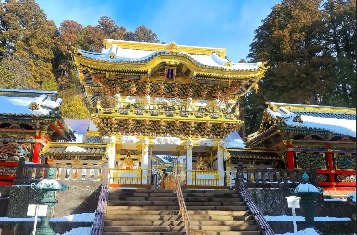 雪化粧の日光東照宮唐門