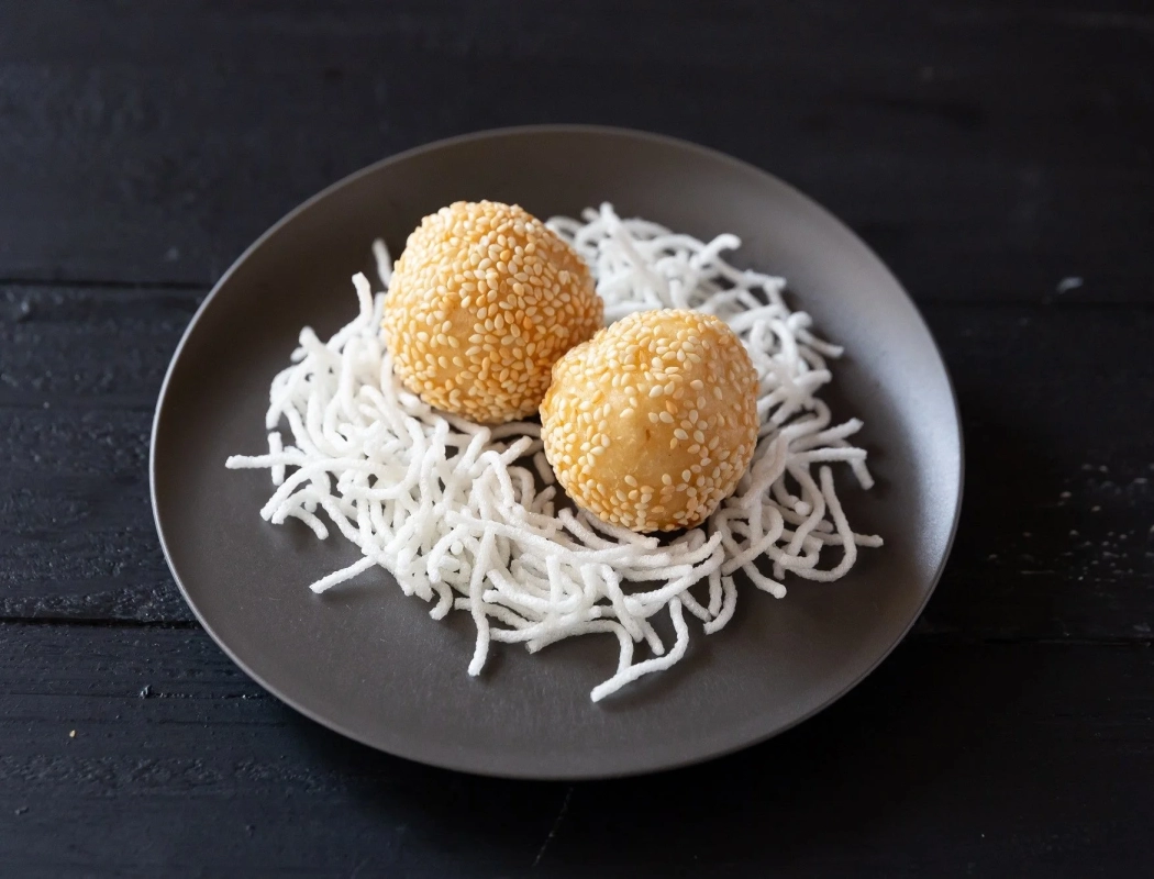 なると金時とココナッツの胡麻団子