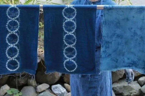 藍染めの布