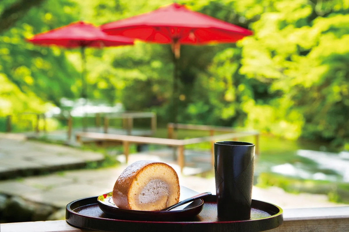 ロールケーキと飲み物